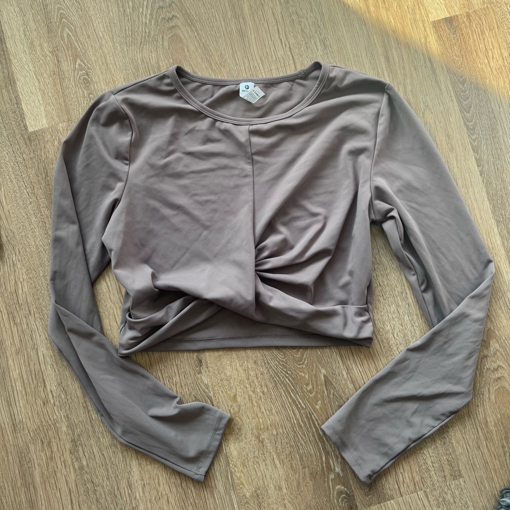 NWOT Women's Long Sleeve workout Top
